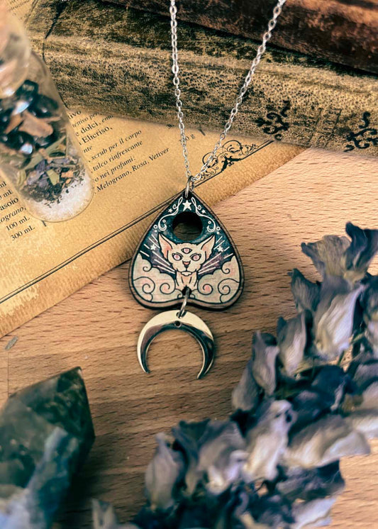 Collier pendentif en bois "Le Pape"